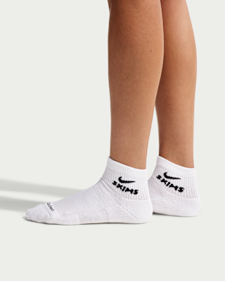 Nike.comにおけるNikeSKIMS Dri-FIT クォーターソックス (3足)に関する